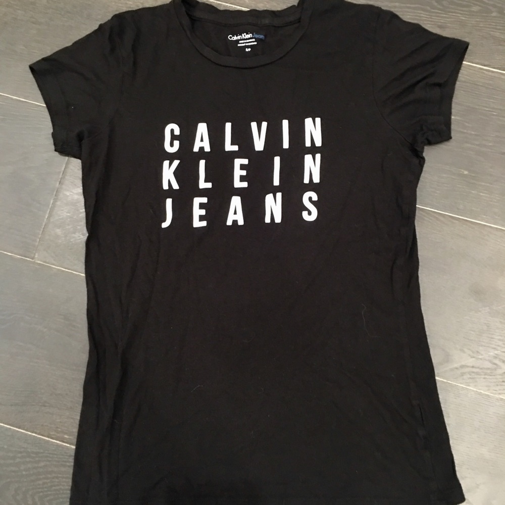 👉Basic Calvin Klein T shirt